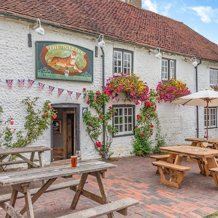 Tiger Inn - Catherine Eastdean Ngoại thất bức ảnh