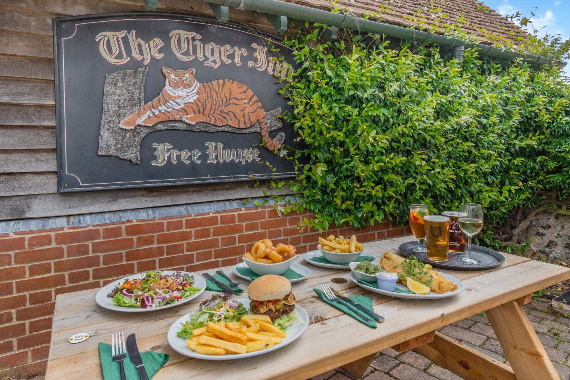 Tiger Inn - Catherine Eastdean Ngoại thất bức ảnh